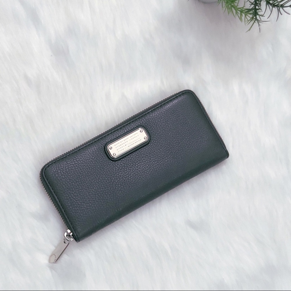 ✨💕SALE💕NWT-Marc Jacobs Q Slim Leather Zip Wallet